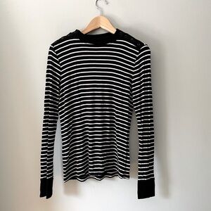 Gap "Stripe Long Sleeve Button-Shoulder T-Shirt in Modal" - sz. S, black/white